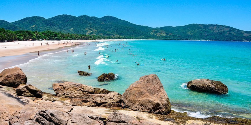 Zonnige dag bij Lopes Mendes in Brazilië