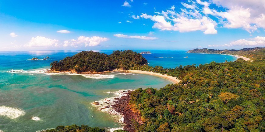 Overzichtsfoto en Nationaal Park Manuel Antonio en strand 