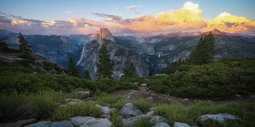 Prachtig uitzicht op Half Dome in Yosemite National Park, VS