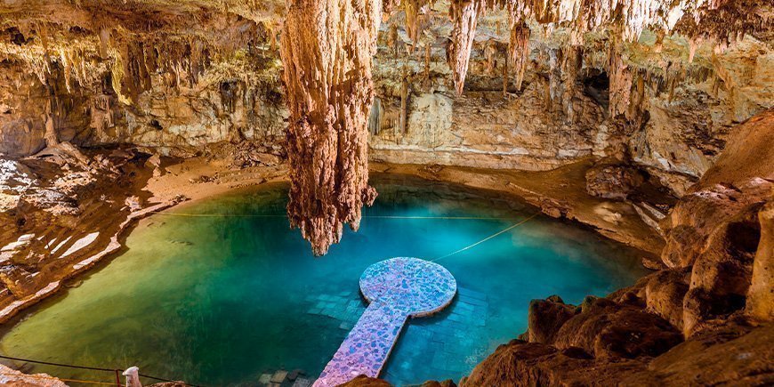 Overzichtsfoto van de Suytun cenote in Mexico