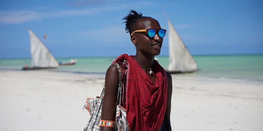 Masai op het strand van Paje op Zanzibar
