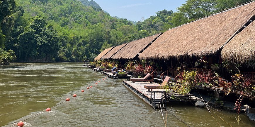 Jungle Rafts bij de rivier