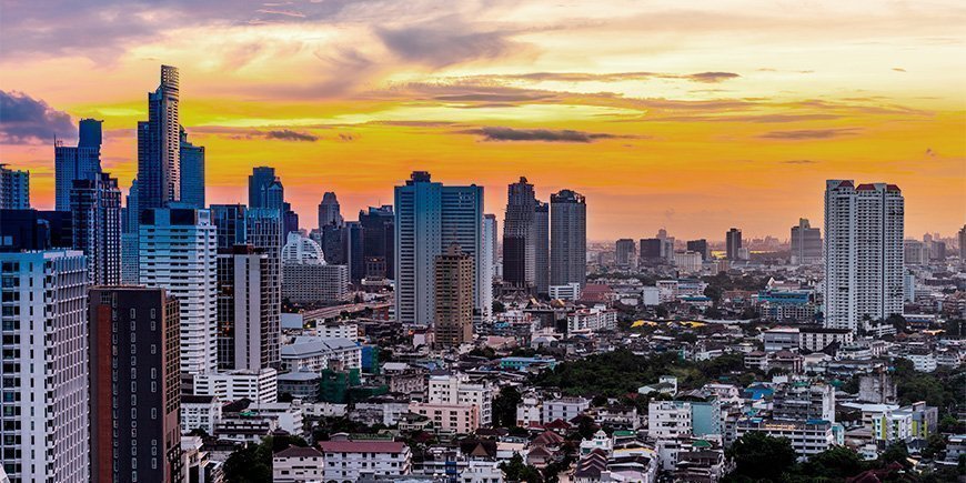 De skyline van Nairobi bij zonsondergang