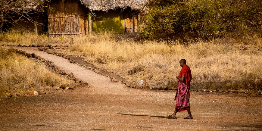 Masai in een dorp in de buurt van Masai Mara