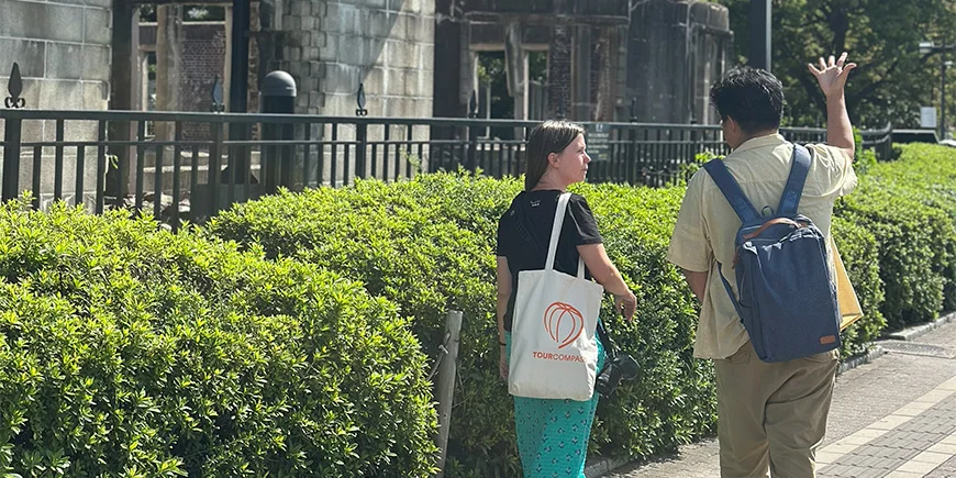 Gids vertelt over de bombardementen op Hiroshima in Japan