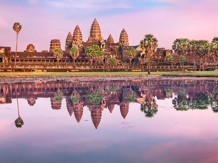 Weerspiegeling van Angkor Wat in Cambodja