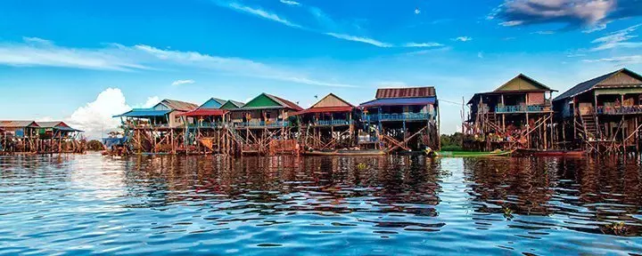 Drijvend dorp op het Tonle Sap-meer in Cambodja