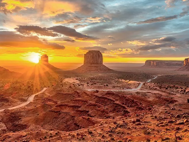 Zonsopgang bij Monument Valley in Arizona, VS