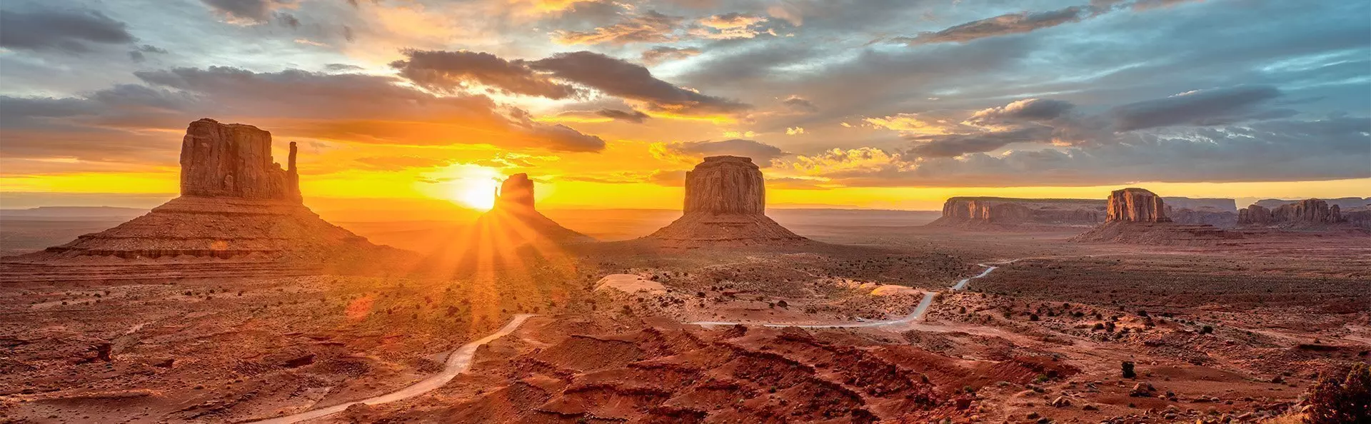 Zonsopgang bij Monument Valley in Arizona, VS