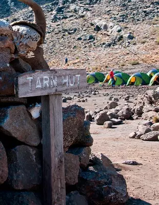 Kamp bij Mawenzi Tarn op de Rongai-route op de Kilimanjaro