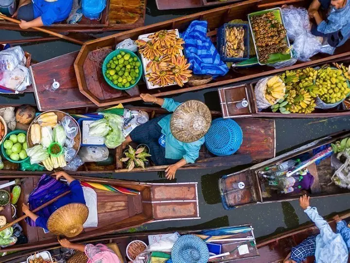 Drijvende markt in Bangkok, Thailand